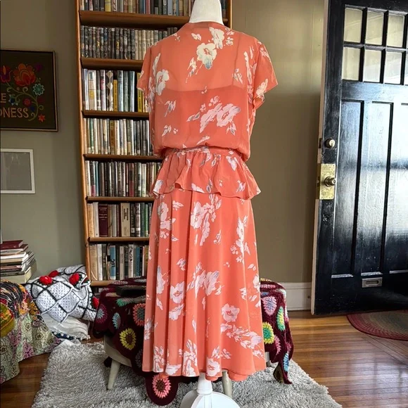Albert Nipon Coral Dress with White Floral Pattern - Picture 6 of 9
